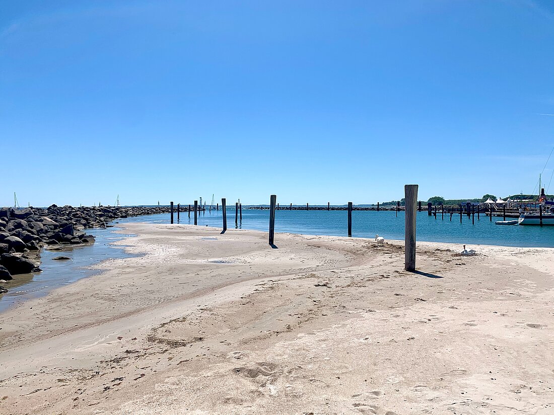 Sandstrand und Meerküste am Segelrevier Ostsee