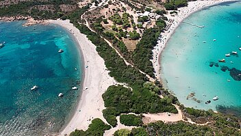 Blick aus Vogelperspektive auf türkises Wasser von Martinique